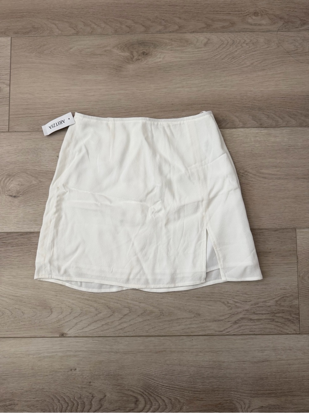 Aritzia White Skirt NEW